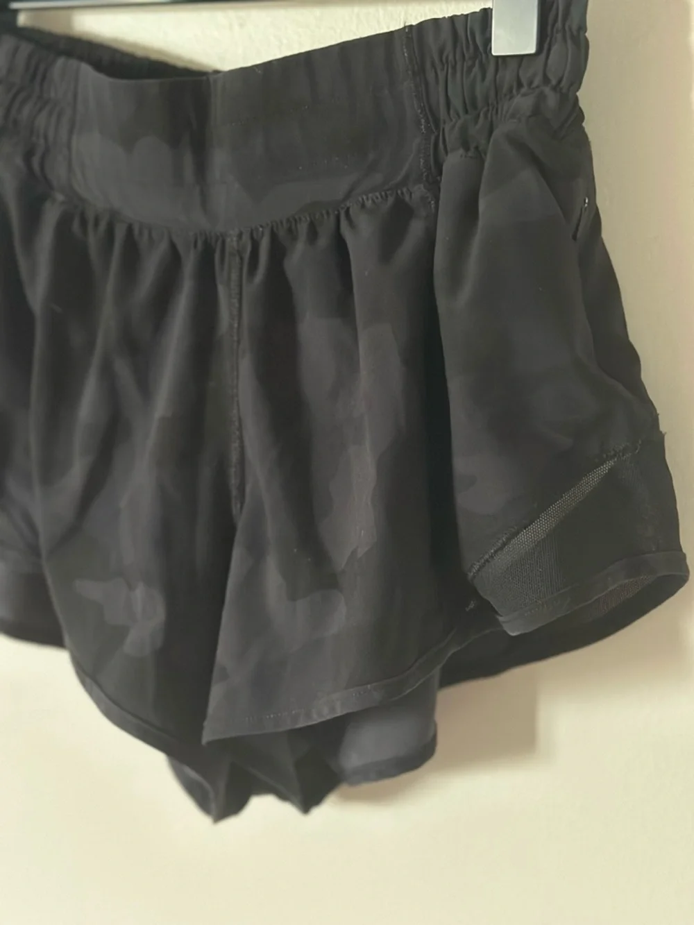 Lululemon Hotty Hot Heritage 365 Camo Deep Coal